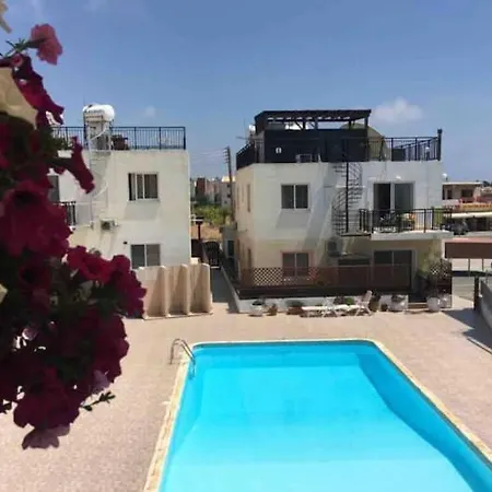 Sunshine Spacious Апартаменты Пафос