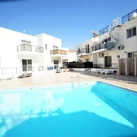 Апартаменты Sunshine Spacious Пафос